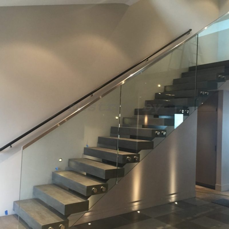 052 Ограждение со стеклом